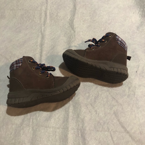 OshKosh toddler boots - Picture 2 of 3